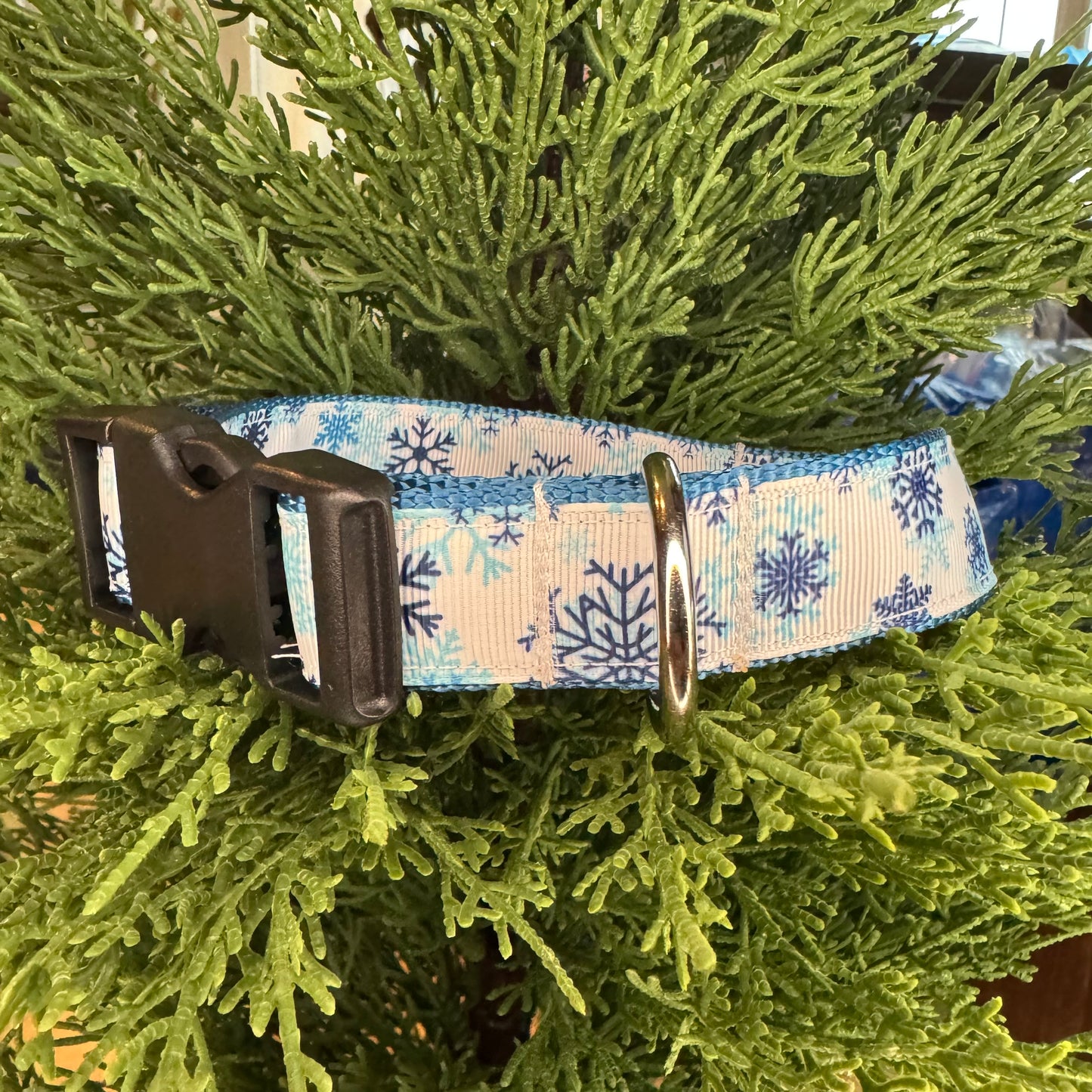 Snowflakes Holiday Collar